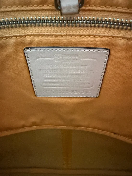 coach park metro shoulder tote bag f24341 pumpkin yellow sarifiano leather - Picture 4 of 14